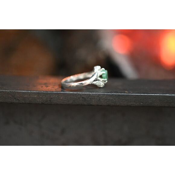 Raw emerald engagement ring - Picture 4 of 5